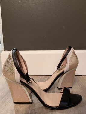 Dee Keller Size 39.5 (9) Black & Iridescant Gold Strappy Heels